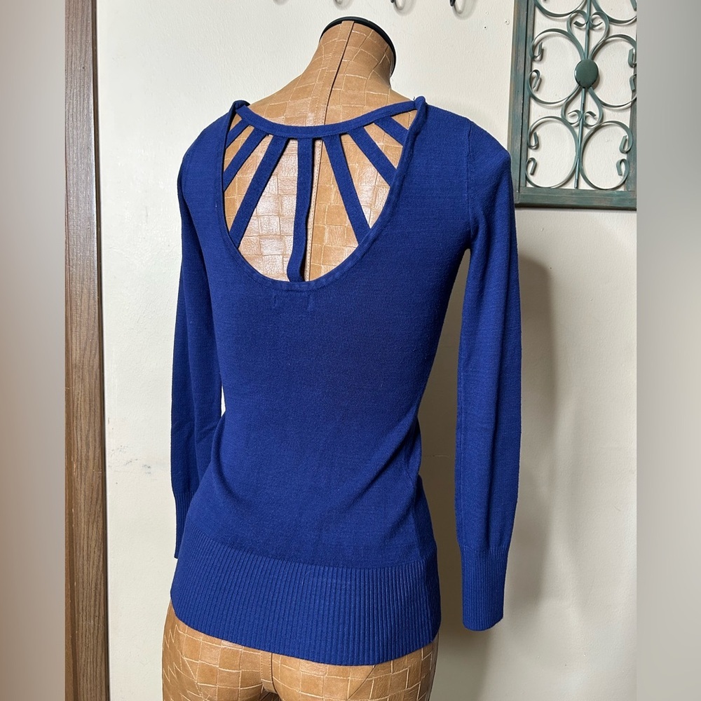 Wet Seal Women's XS sweater open back design